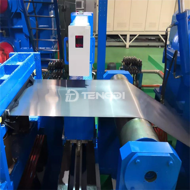 Reversing cold rolling mill