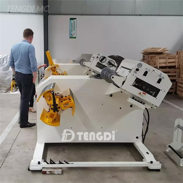 Fully automatic hydraulic uncoiler