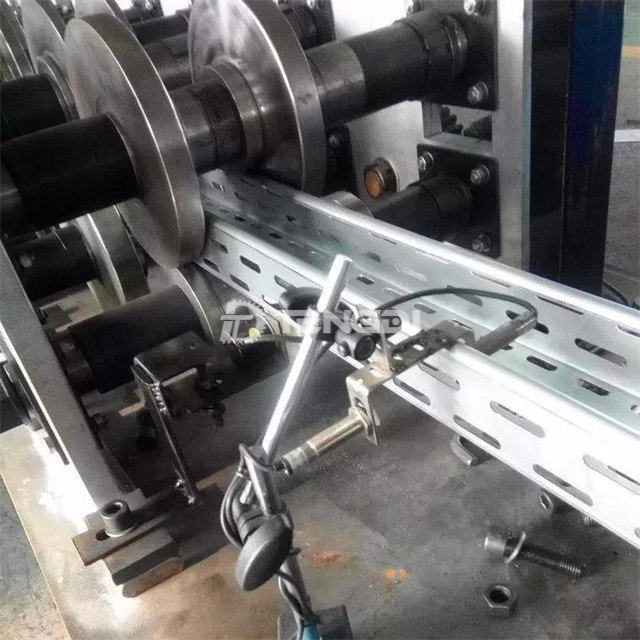 Cable tray forming machine